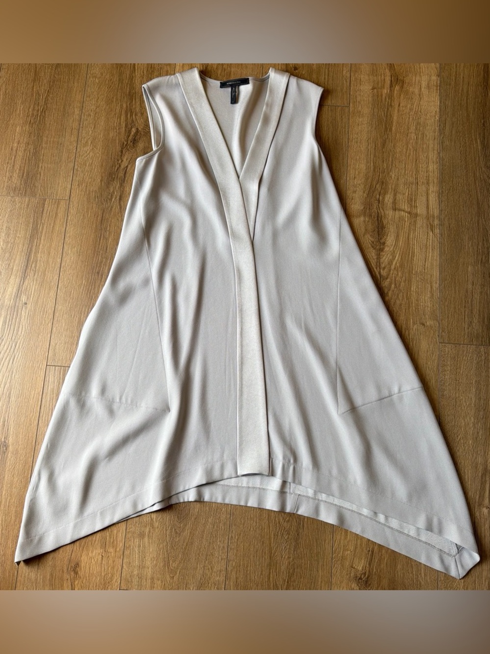 BCBGMaxAzria Light Grey V-Neck Blouse